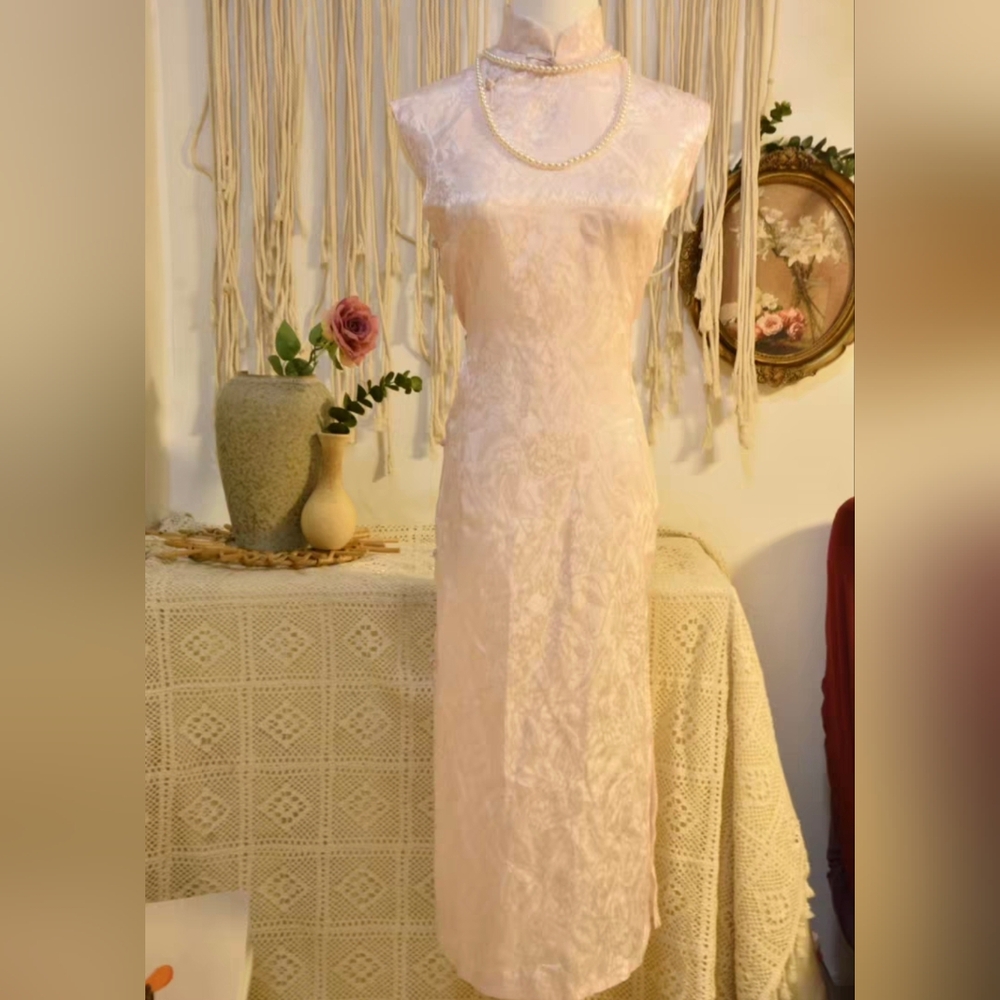 Chic Cream Sleeveless Maxi Dress